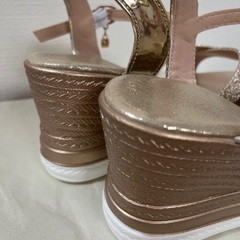 サンダル 新品・未使用　ゴールド 36の画像