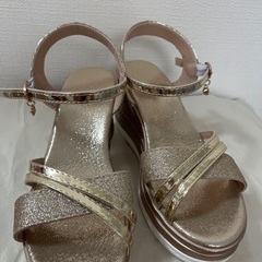 サンダル 新品・未使用　ゴールド 36の画像