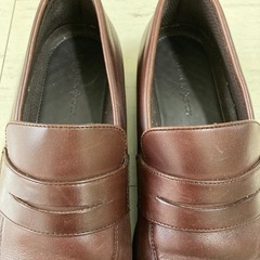茶の革靴の画像