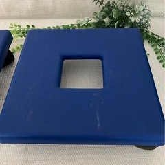 ･:*+.使用品.:+キャスター付きプランター台スクエア 2個の画像