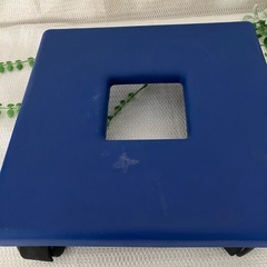 ･:*+.使用品.:+キャスター付きプランター台スクエア 2個の画像