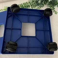 ･:*+.使用品.:+キャスター付きプランター台スクエア 2個の画像