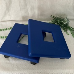･:*+.使用品.:+キャスター付きプランター台スクエア 2個の画像