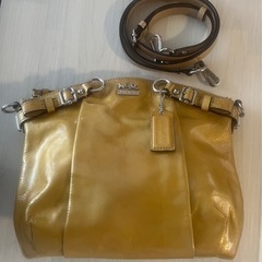 No.17 【coach】コーチ　エナメルゴールド ショルダーバッグ👜