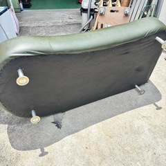 2人掛けソファ　モスグリーン　緑　オシャレ　おしゃれ　お洒落　家具　デザインソファ　カウチソファの画像