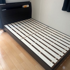 ニトリ　
セミダブル　ベッドフレームの画像