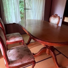 ヴィンテージヨーロピアンスタイル　ダイニングテーブル＆チェア４つセット