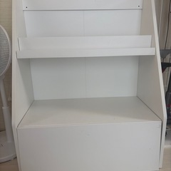 IKEA ブックディスプレイ 収納付きの画像