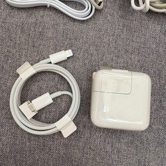 iPhone iPad 純正　アダプタ　ライトニングケーブルの画像