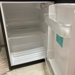 2014年製　haier  冷蔵庫　ブラックJR-N106H 単身用冷蔵庫の画像