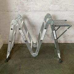 多機能 アルミ製 ハシゴ フリーラダー 変則脚立 立ち馬 多機能 ステップ付き アルミ脚立 DIY 工具 耐荷重150kg 踏み台 伸縮脚立 Y1829の画像