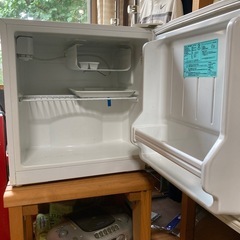 M290【中古品】メーカー：ハイアール　電気冷蔵庫　右開き　40L 型式：JR-N40G　年式：2015年の画像