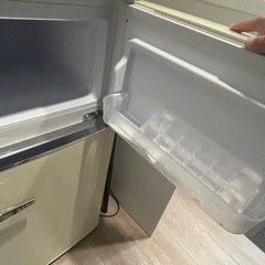 12日14日引き取り出来る方大割引中アイリスオーヤマ冷蔵庫 81L レトロ 小型 一人暮らし 2ドア 幅48cm PRR-082D-W ホワイト エモい、レトロ風、冷蔵庫の画像