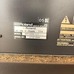 明るい色の電子ピアノの画像