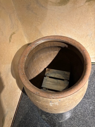 お店のおしゃれなディスプレイーに信楽 古信楽 壺 大壺 茶道具 茶席 骨董品 古美術 置物 時代物 希少品 信楽焼 庭 ガーデニング お店のおしゃれなディスプレイーに信楽 古信楽 壺 大壺 茶道具 茶席 骨董