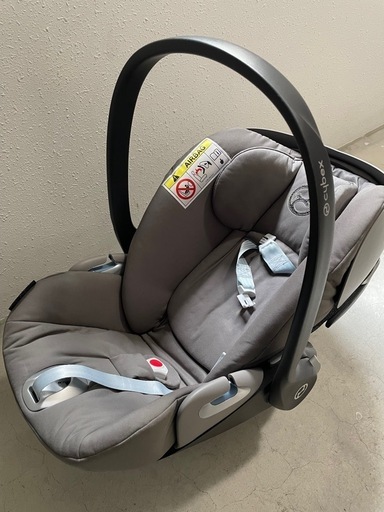 チャイルドシート　CYBEX C loud Zi-size+ベースt