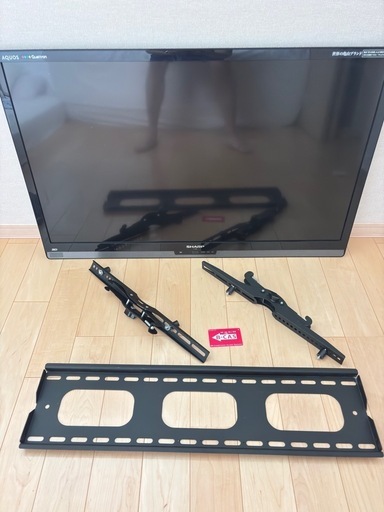 液晶テレビ 壁掛け金具付き