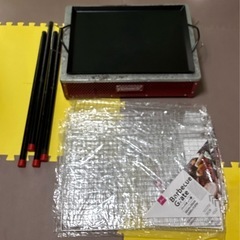 BBQコンロと折りたたみテーブルセットの画像