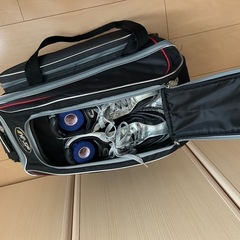 ボーリングの球、シューズ、キャリーなどセット
　　の画像