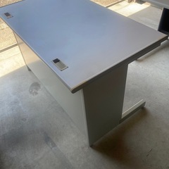 オフィス家具　デスク　机の画像