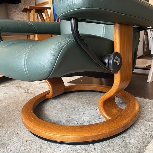 《売約済》【武蔵小山店】 EKORNES エコーネス オットマン付き ストレスレスチェア　本革　レザー 1人掛け　ソファ グリーン系 緑系 コンサル　consul CONSUL コンシェル　paloma