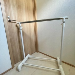 ハンガーラックの画像