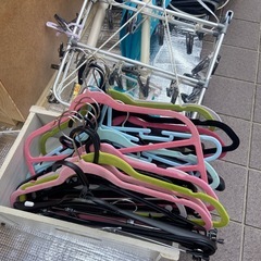 ハンガー、ハンガーラック差し上げます！
