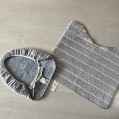 ニトリ⭐︎室内用トイレマット＆フタカバープロイ　グレーボーダーの画像