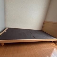 ベッドフレームの画像
