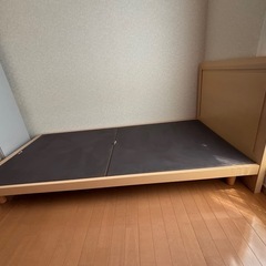 ベッドフレームの画像