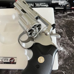 コルトパイソン.357マグナム　シルバーモデルの画像