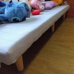 脚付きマットレスベッドの画像