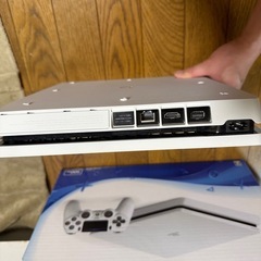 PS4 CUH-2100A B02 500GB ソフト2本とおまけ付きの画像