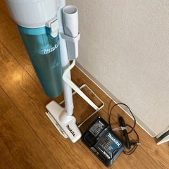 【受け渡し相手確定】マキタ コードレス掃除機 サイクロンアタッチメント 縦置きスタンド付きの画像