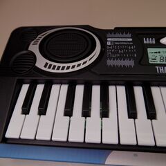 【未使用】電子ピアノ　３７鍵盤　型番YD-3776　巾３５ｃｍ奥行１３ｃｍ高さ４ｃｍ　軽量　単三乾電池３本使用（別途ご用意）の画像