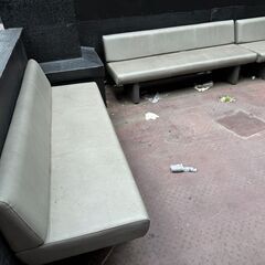 あげます。ビニール生地で屋外に置かれていたソファー５点まとめて