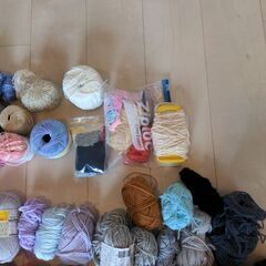 値下げ　毛糸　60個位の画像