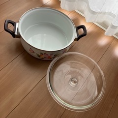 ホーロー鍋の画像