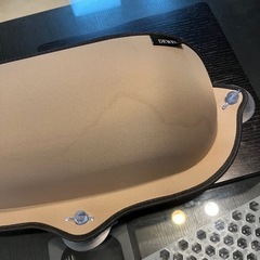 猫　窓　ベッド
の画像