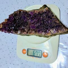 お宝 希少 高価 宝石 原石 パワーストーン 天然アメジスト 紫水晶 塊 677g 開運 厄除け 金運アップ 縁起物 置物 飾り オブジェの画像