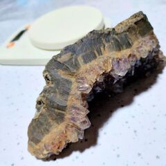 お宝 希少 高価 宝石 原石 パワーストーン 天然アメジスト 紫水晶 塊 677g 開運 厄除け 金運アップ 縁起物 置物 飾り オブジェの画像