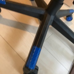 取引中。ゲーミングチェア　青色中古　リクライニングも可能。の画像