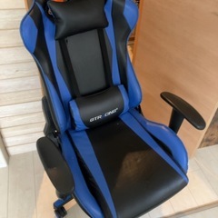 ゲーミングチェア　青色中古　リクライニングも可能。