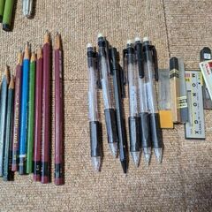 筆記用具　ボール、蛍光、油性ペン、シャーペン、鉛筆等の画像