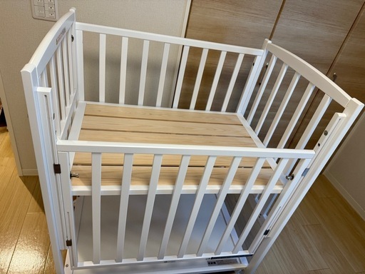 【美品】国産No.1ベビーベッドヤマサキのコンパクトベッド　岡山県産すのこ付き　定価5万円　使用2ヶ月