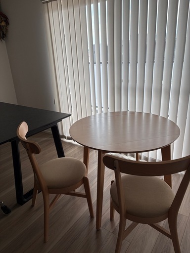 ダイニングテーブル　イス二脚セット