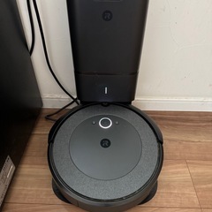 【自動ゴミ吸引システム付き】iRobot Roomba i3の画像