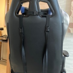 取引中。ゲーミングチェア　青色中古　リクライニングも可能。の画像