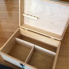 木製の救急箱の画像