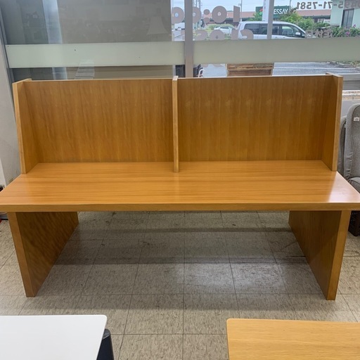 【ジモティー割引で最大15％OFF⭐️】   閲覧テーブル　図書館家具  ※ 2400010542497
